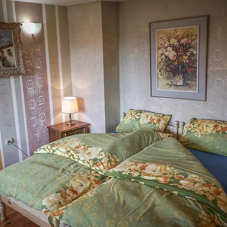 Rooster House Hotel *